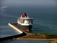 Queen Mary 2 at Malaga, Spain 6 September 2004