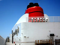 A calm, sunny day in mid-Atlantic on Queen Mary 2